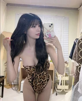 洪山性感酥胸妹儿